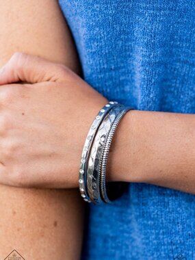 Paparazzi Jewelry AccessoriesConfidently Curvaceous - White Bracelet - Vintage